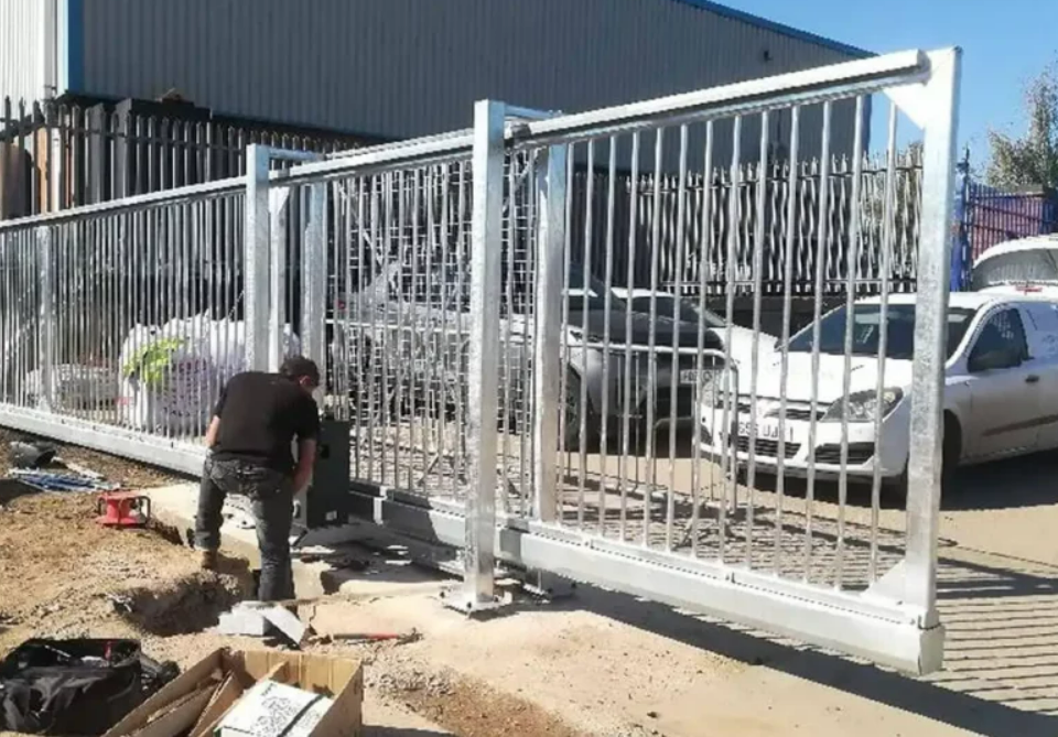 Before and after gate repair by Dublin Garage Door Repair in Nokomis, FL, showcasing professional residential garage gate service.